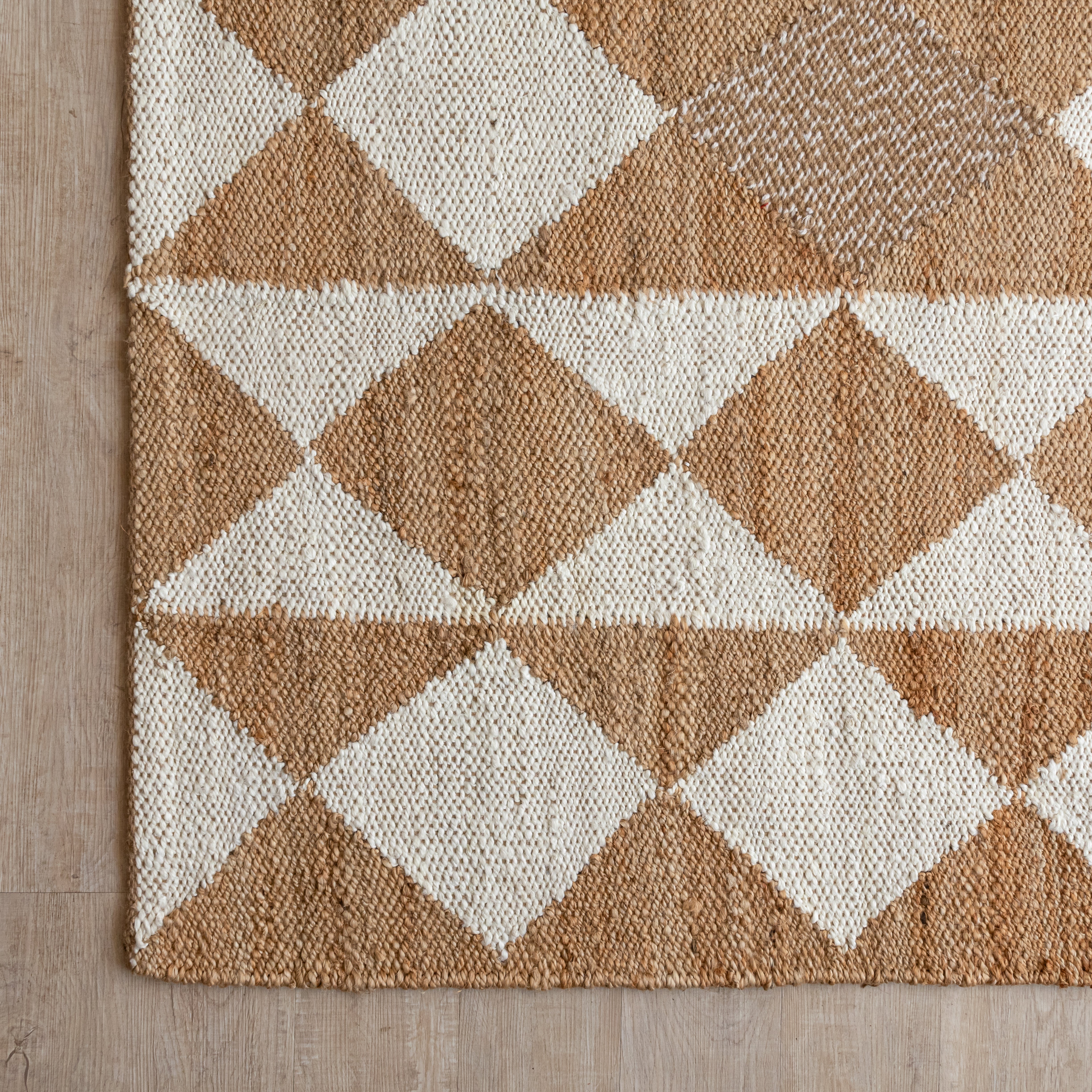 Handwoven Geometric Diamond Hemp Rug - Natural Elegance