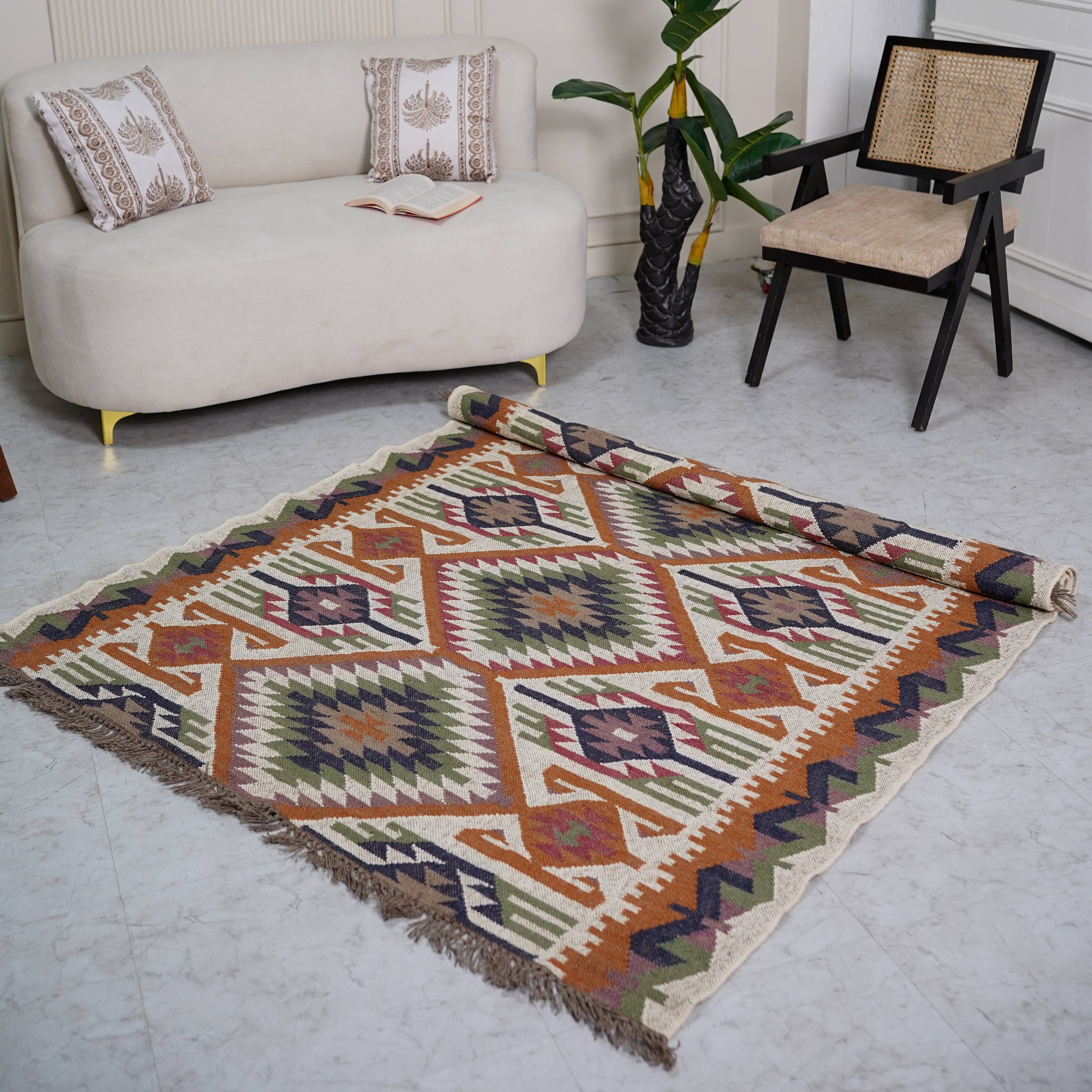 Traditional Indian Kilim Style Wool-Jute Rug – Handcrafted with Intricate Geometric Patterns