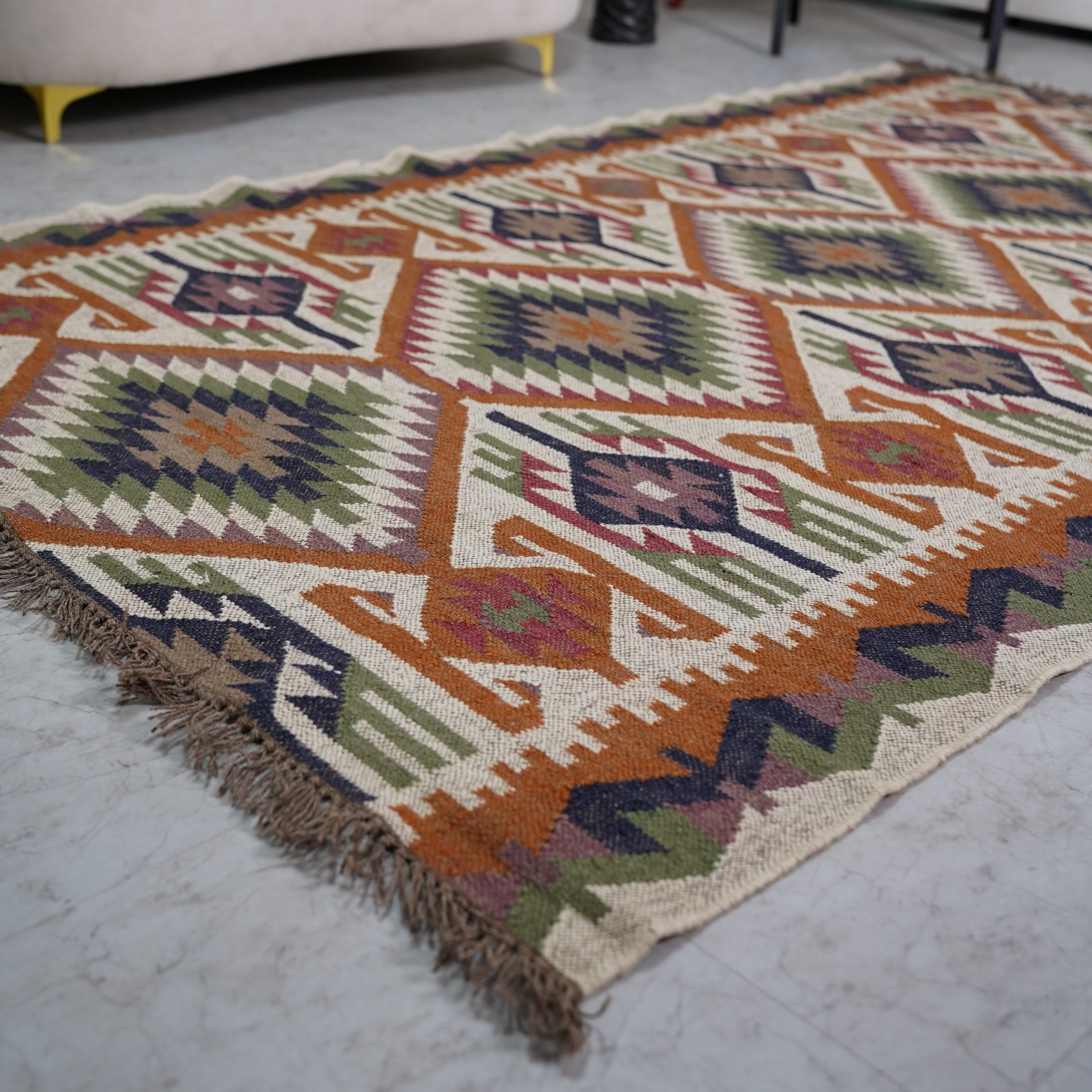 Traditional Indian Kilim Style Wool-Jute Rug – Handcrafted with Intricate Geometric Patterns