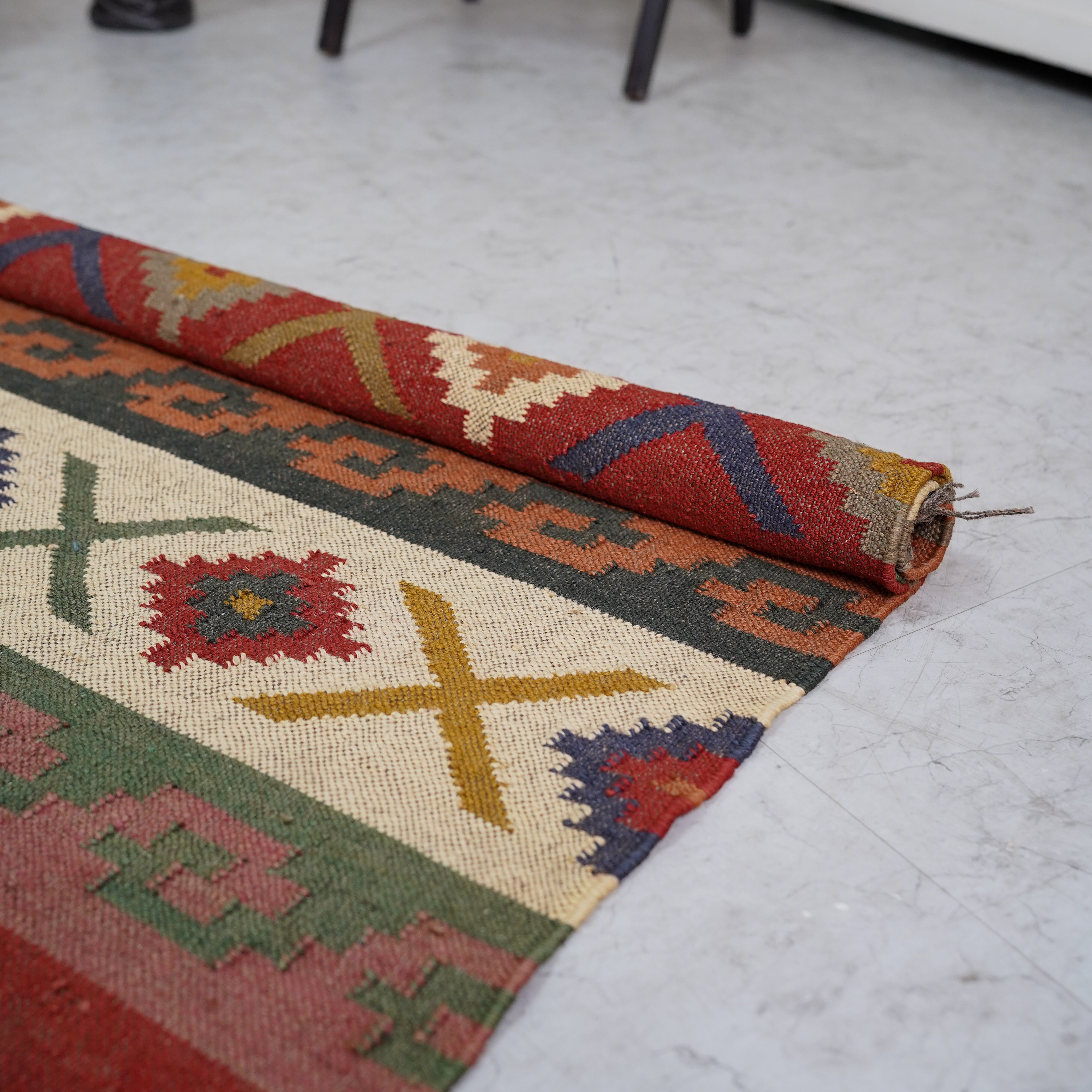 Rustic Striped Kilim-Inspired Wool-Jute Rug – Handcrafted Flatweave with Traditional Indian Geometric Pattern