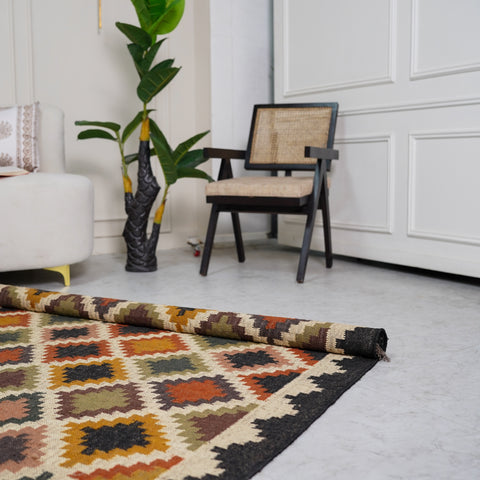 Classic Geometric Kilim-Inspired Wool-Jute Rug – Earthy Tones with Handcrafted Artistry