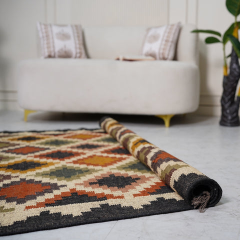 Classic Geometric Kilim-Inspired Wool-Jute Rug – Earthy Tones with Handcrafted Artistry