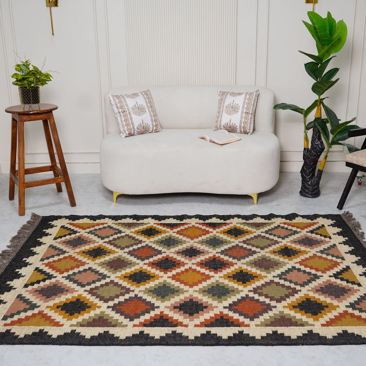 Classic Geometric Kilim-Inspired Wool-Jute Rug – Earthy Tones with Handcrafted Artistry