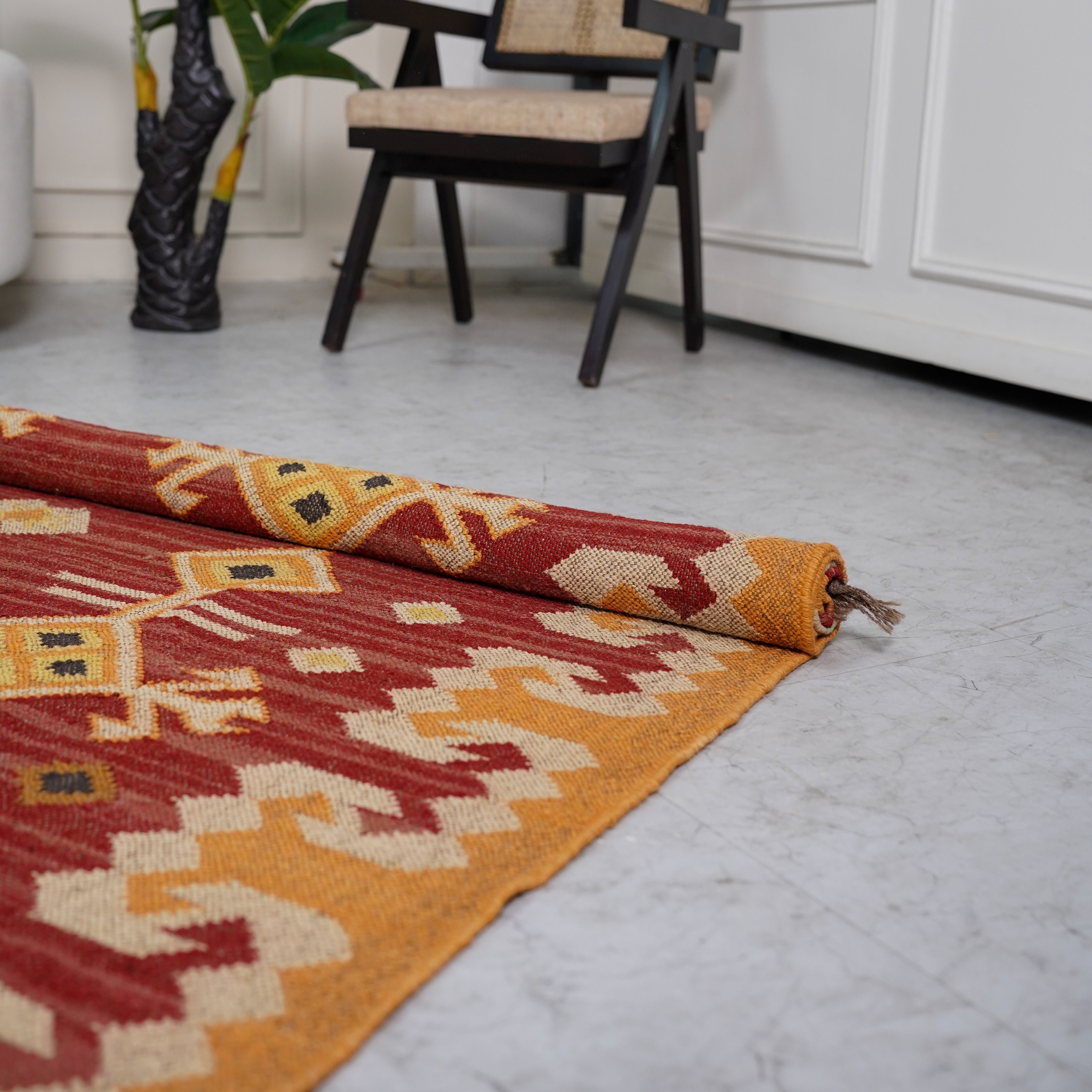 Traditional Jute-Wool Rug with Geometric Diamond Motifs – Handcrafted Kilim Design