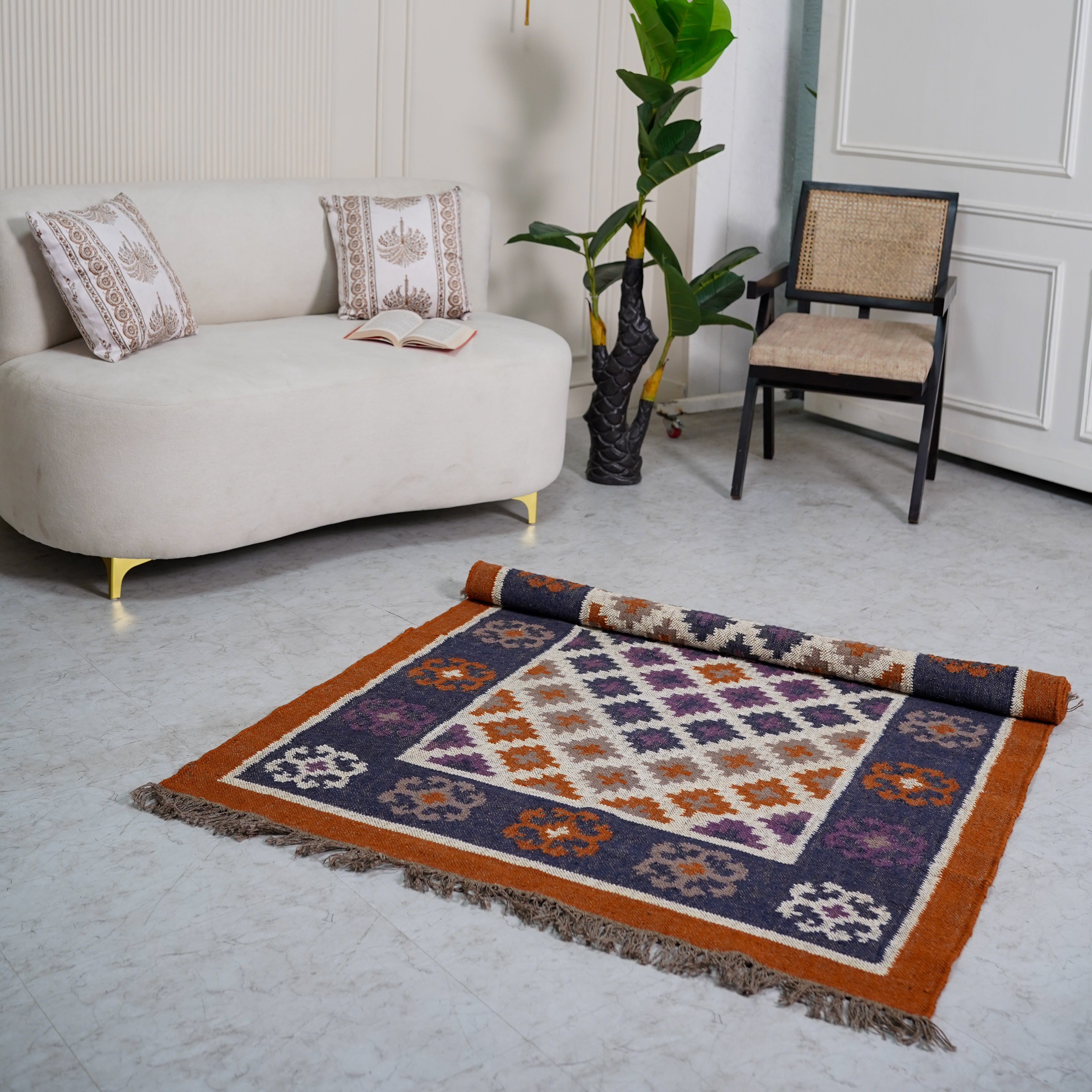 Elegant Diamond Motif Jute-Wool Rug – Handcrafted Flatweave in Earthy Tones