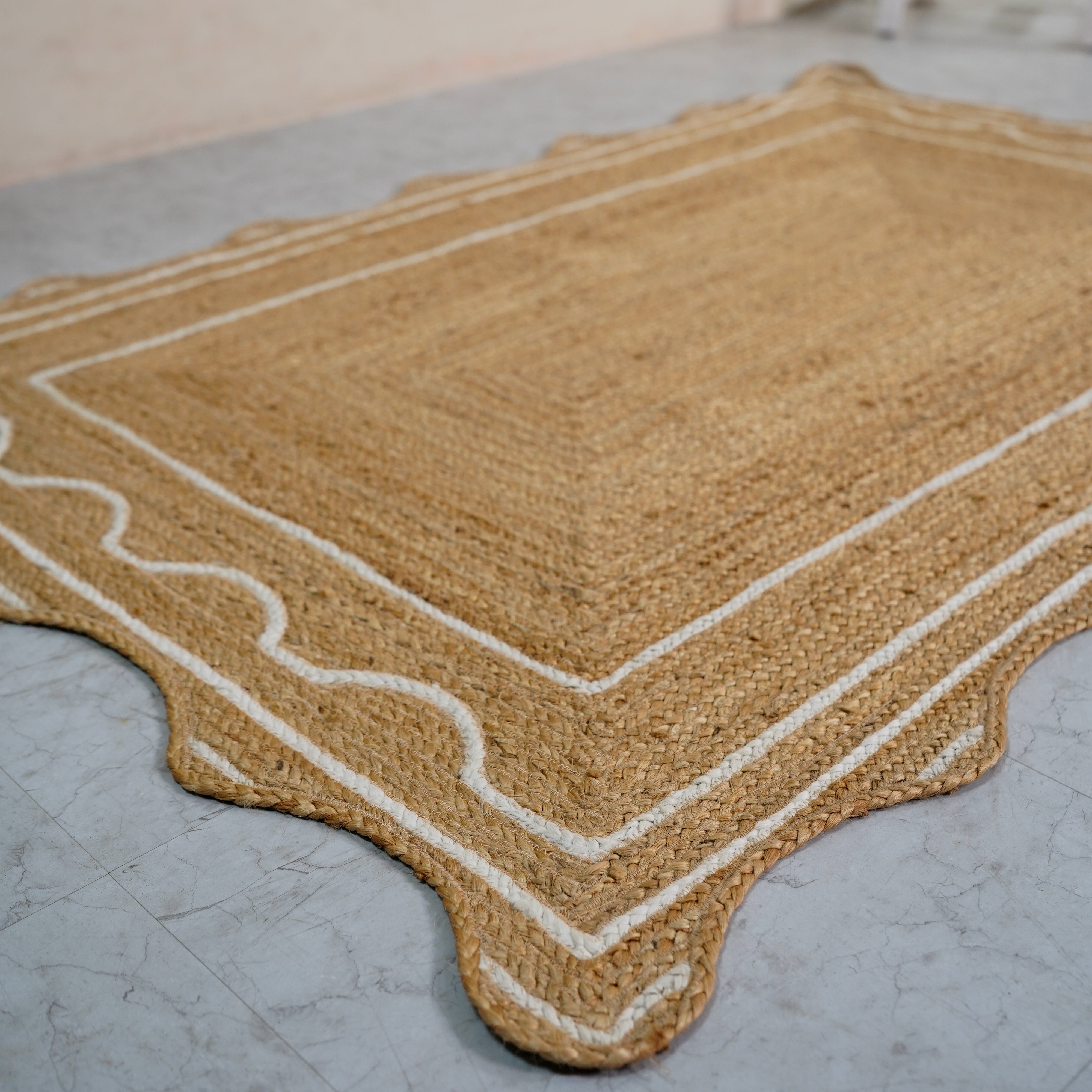 Handcrafted Scalloped Hemp Area Rug with Elegant Wavy Borders – Natural Beige & White Accents