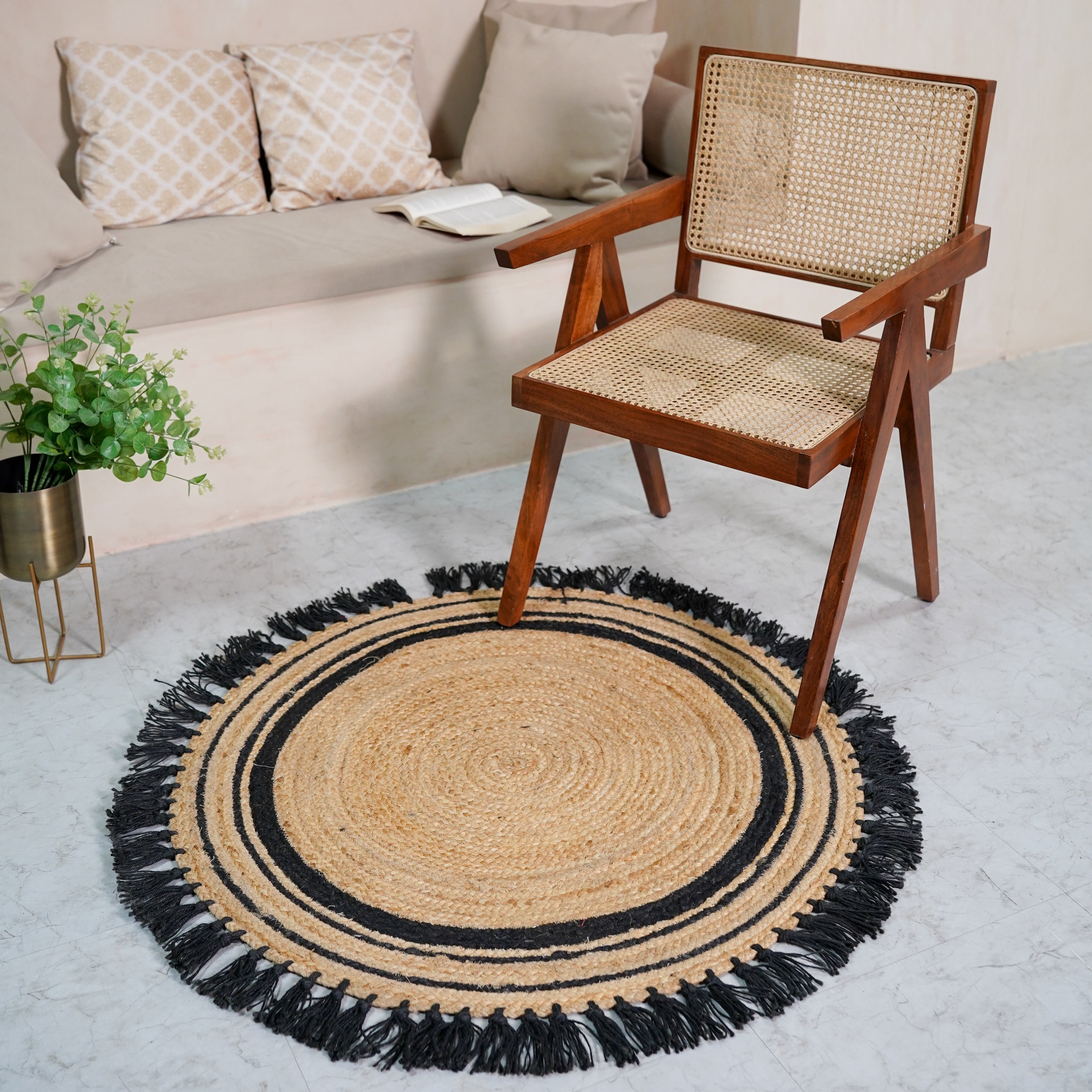 Natural Hemp Round Rug with Black Fringe – Handbraided Accent for Cozy Spaces