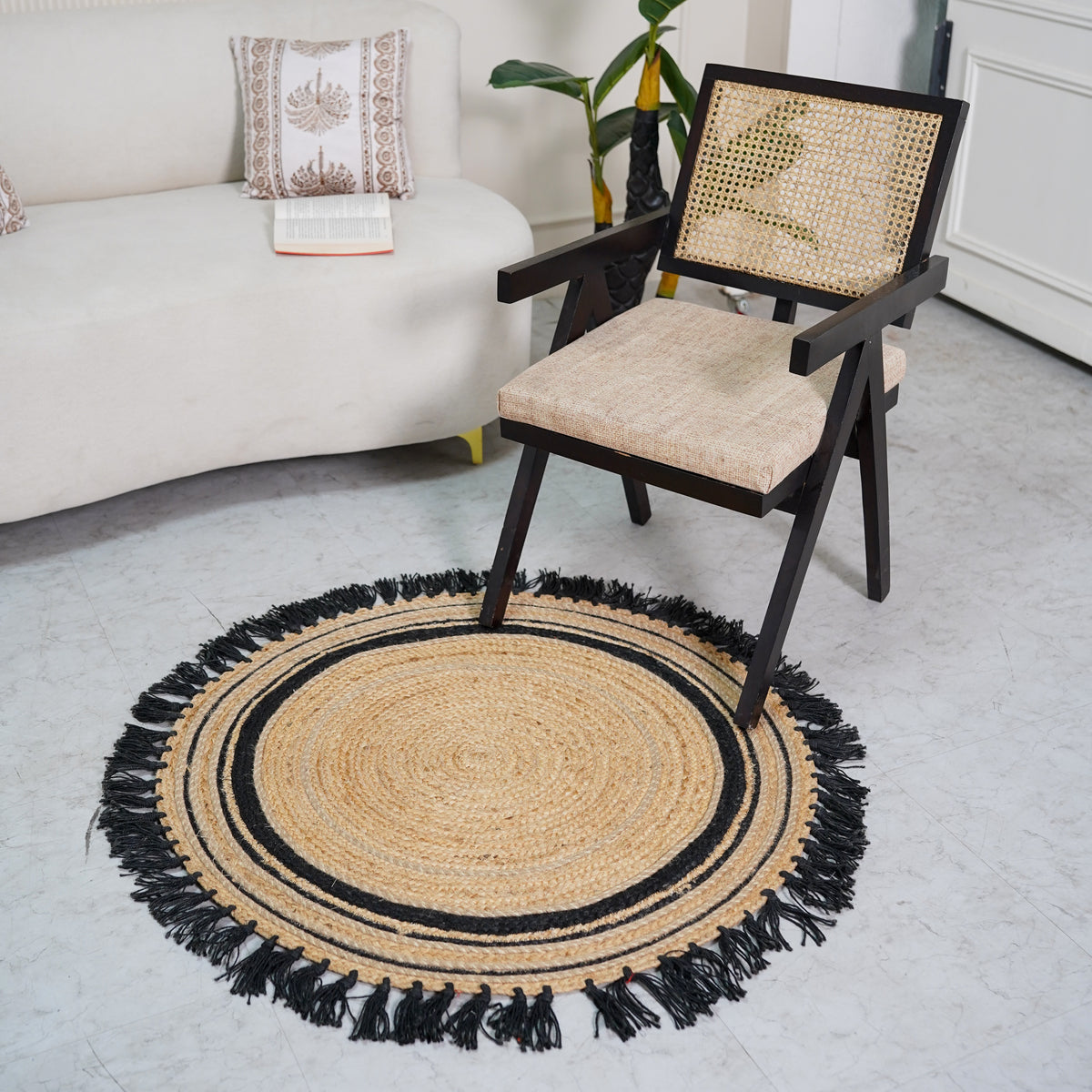 Natural Hemp Round Rug with Black Fringe – Handbraided Accent for Cozy Spaces