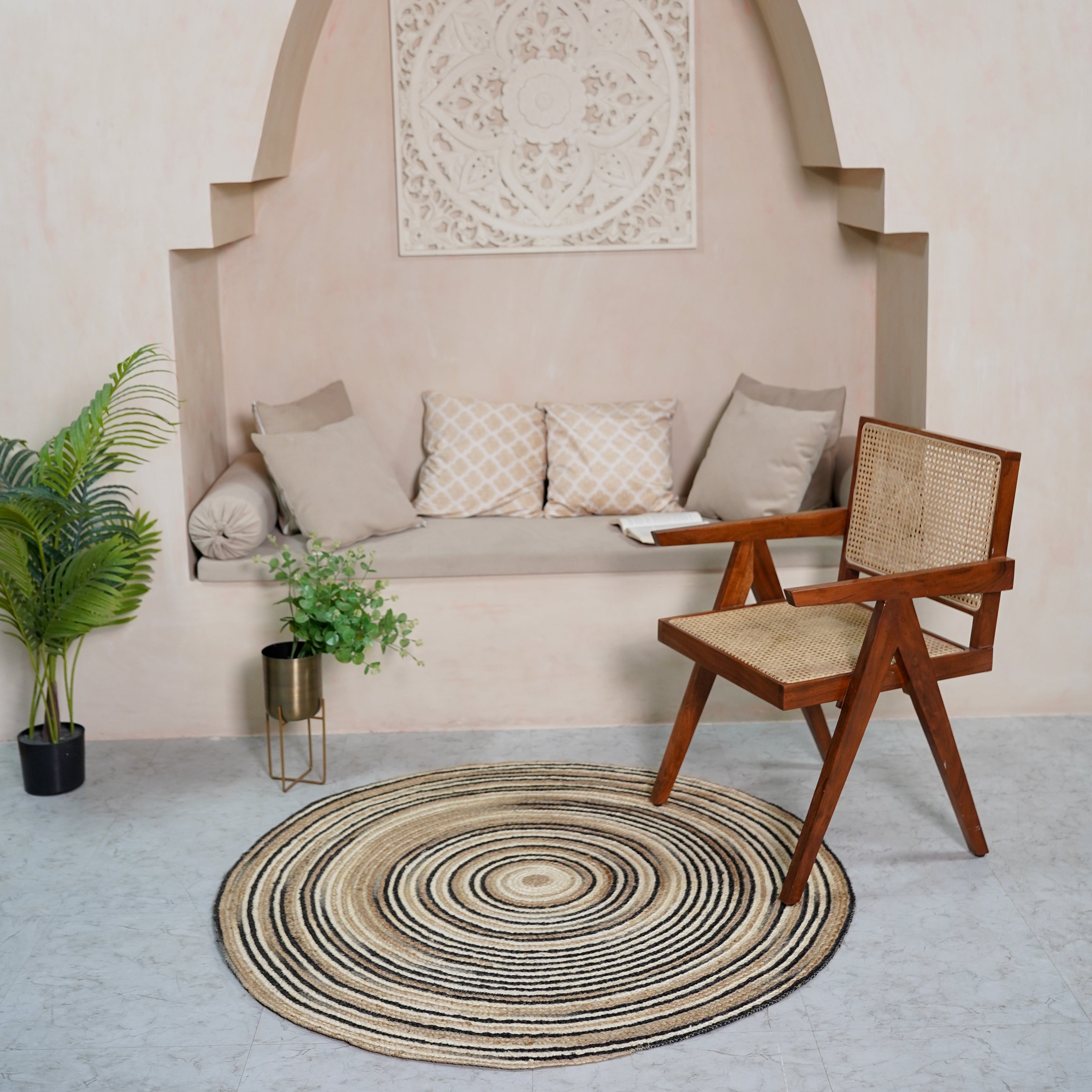 Natural Hand-Braided Hemp Round Rug with Black Spiral Accents – Eco-Friendly, Artisan Crafted