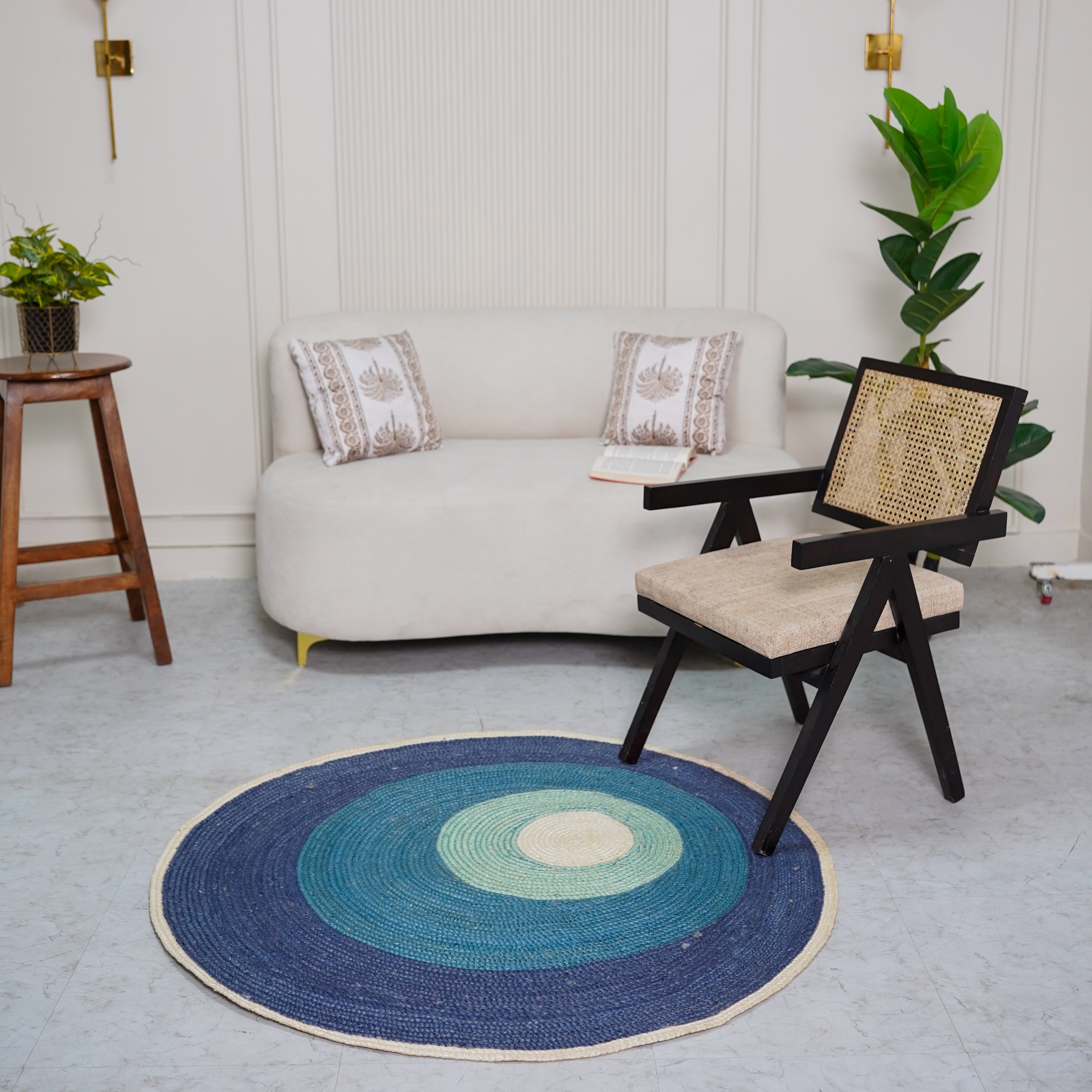 Handbraided Hemp Round Rug with Vibrant Blue Gradients