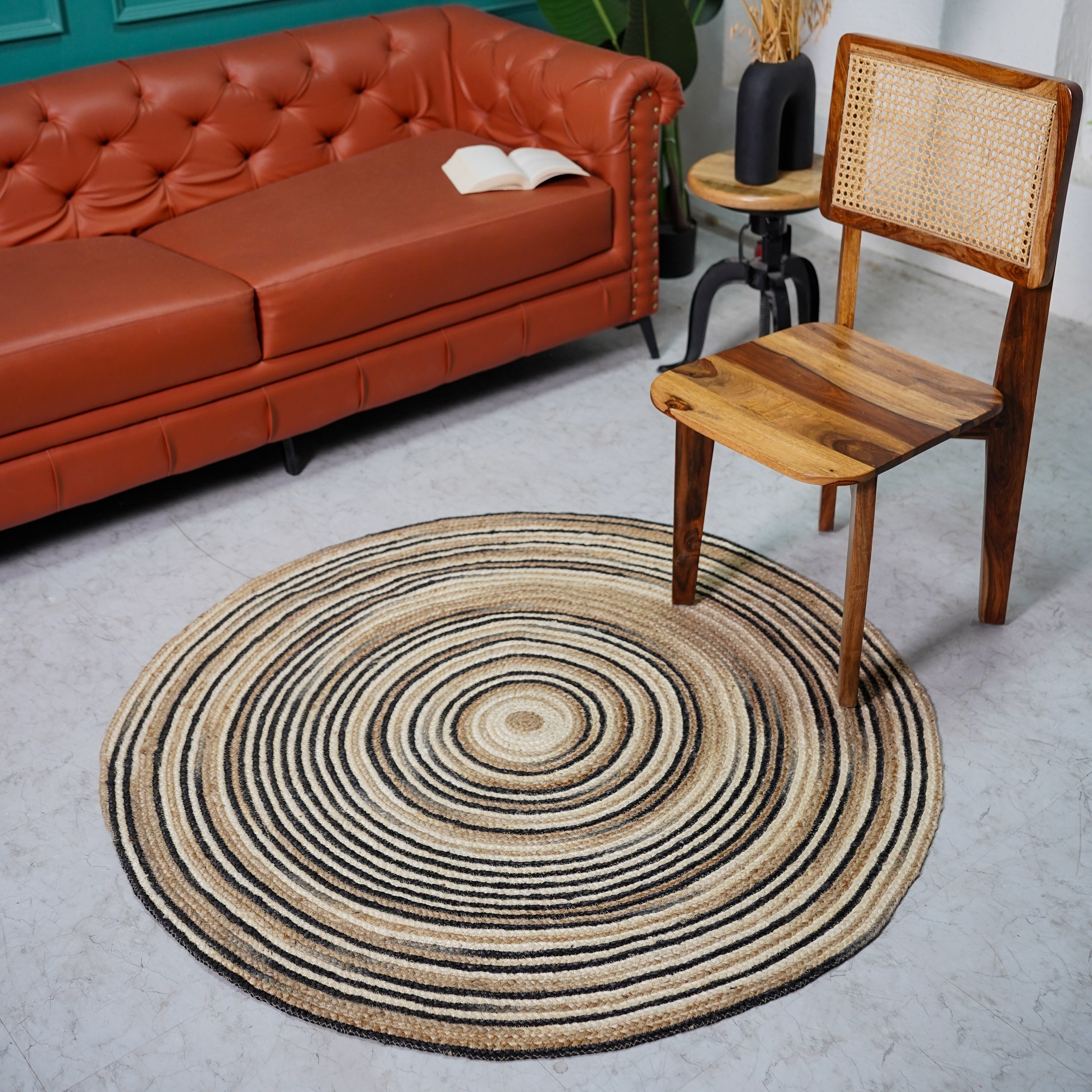 Natural Hand-Braided Hemp Round Rug with Black Spiral Accents – Eco-Friendly, Artisan Crafted