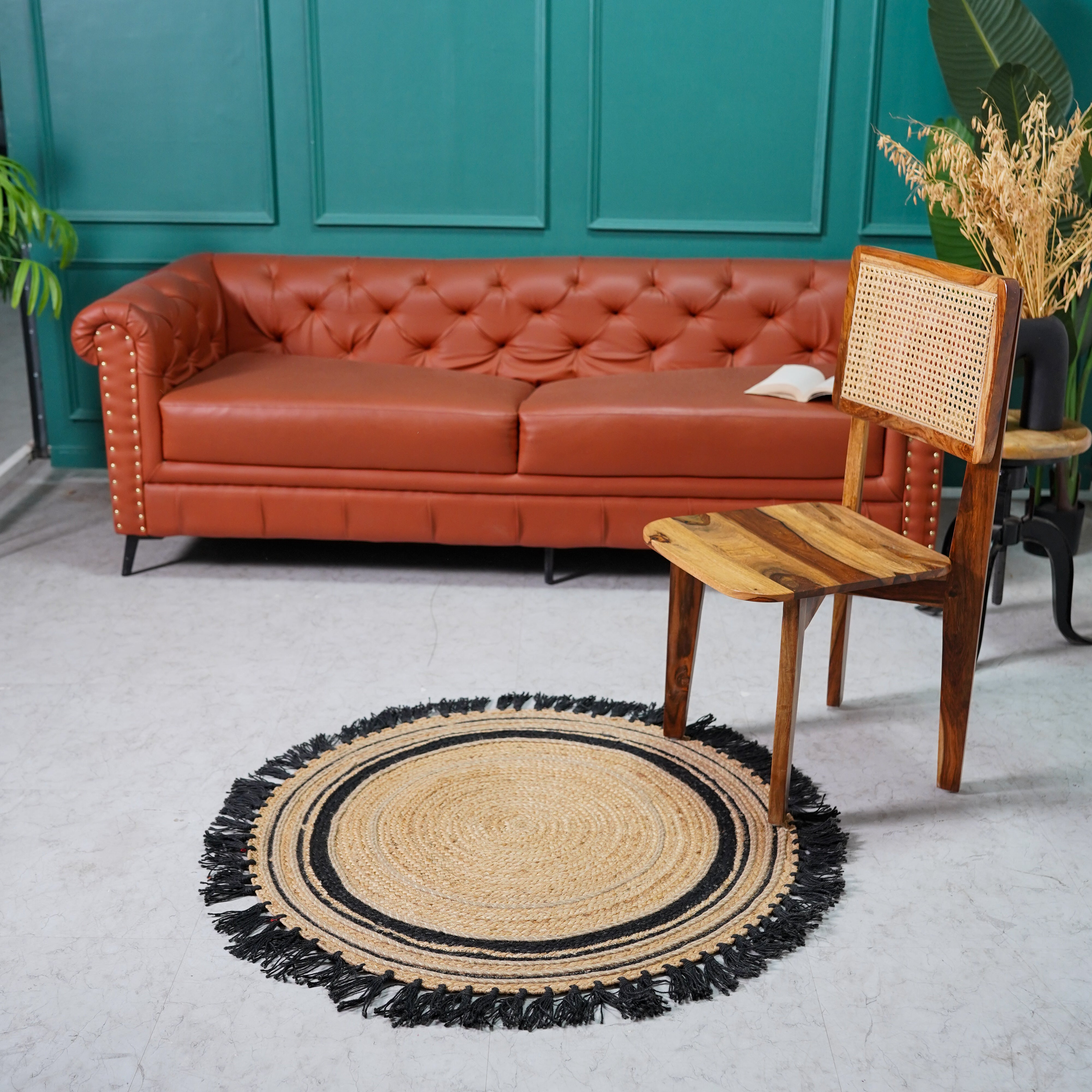 Natural Hemp Round Rug with Black Fringe – Handbraided Accent for Cozy Spaces